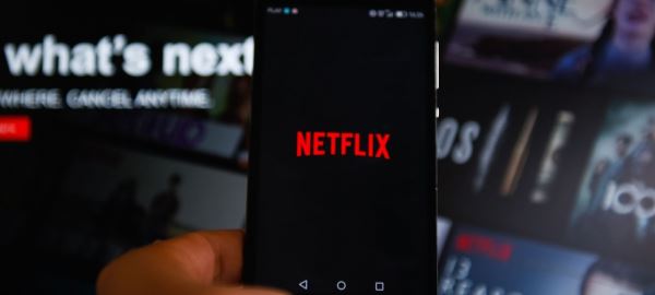 Netflix выделит 100 миллионов долларов на поддержку работников киноиндустрии